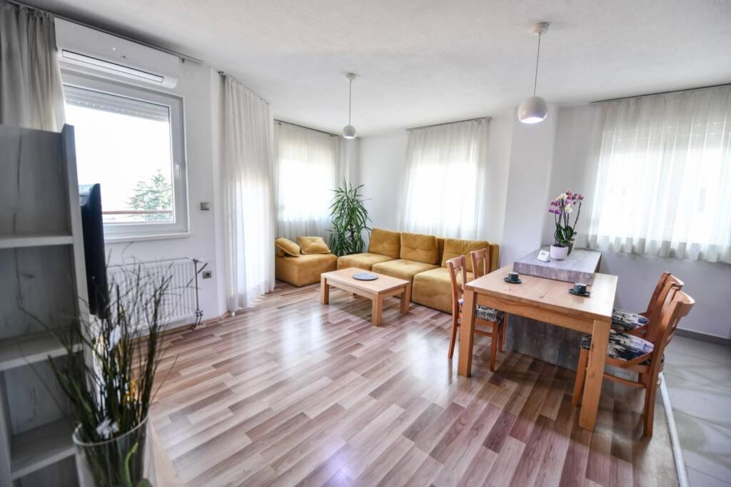 Exclusive 7- New Modern Cozy Apartment Kočani エクステリア 写真